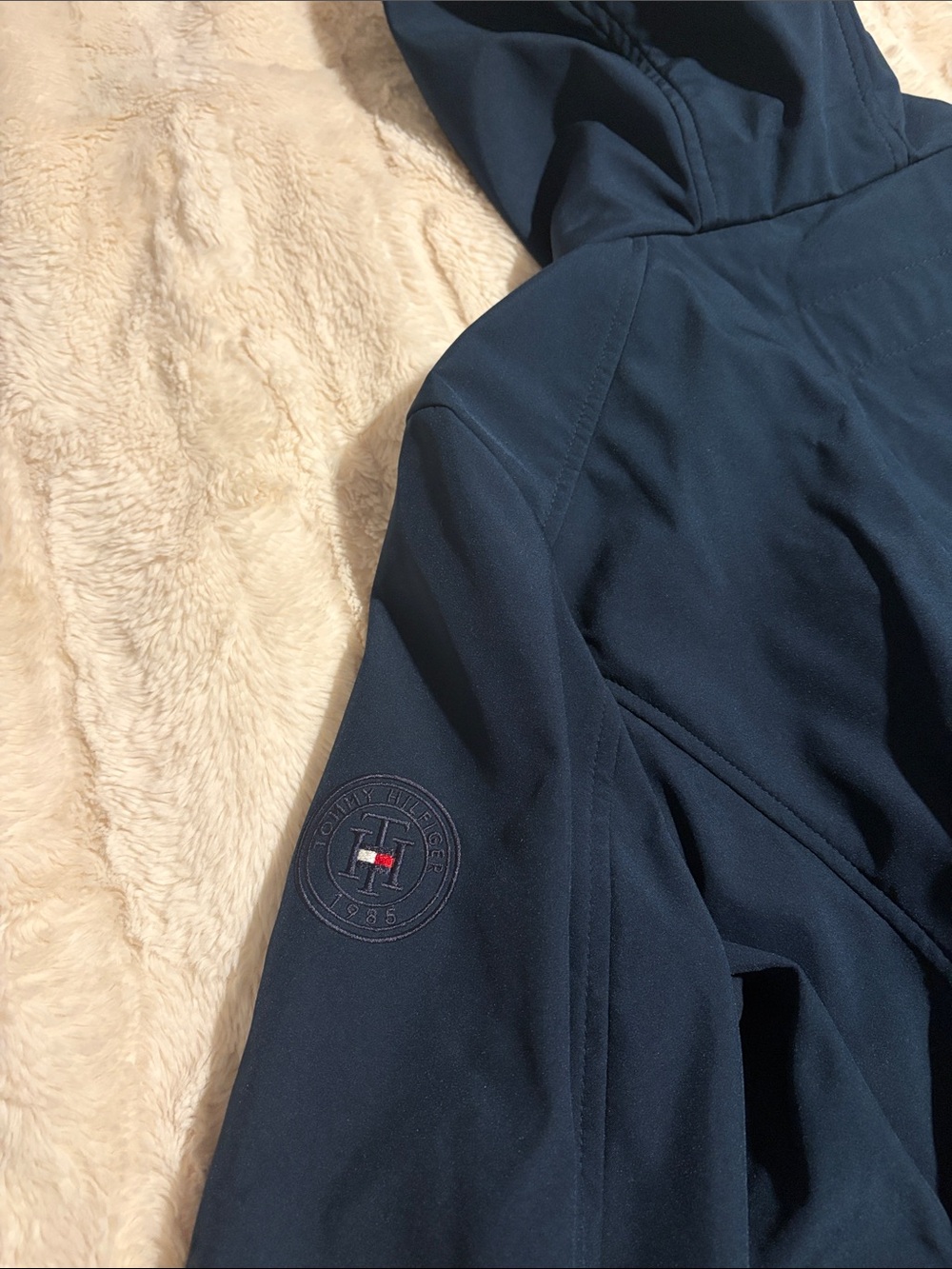 Womens Tommy Hilfiger Navy Hooded Rain Coat/Windbreaker with Red/white Trim - Picture 7 of 7